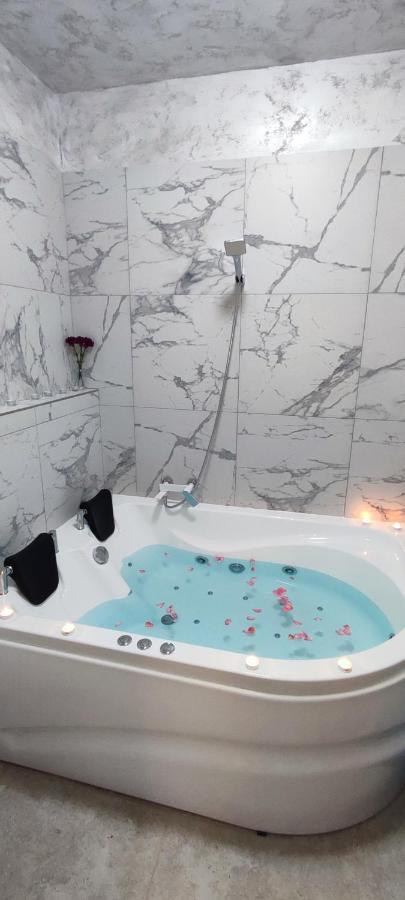 Апартаменти Jacuzzi Belle View Sinaia-Free Parking Екстер'єр фото
